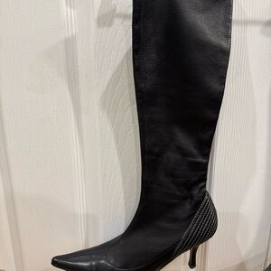Black Heeled Knee-High Boots with Pointed Toe and Stiletto Heel